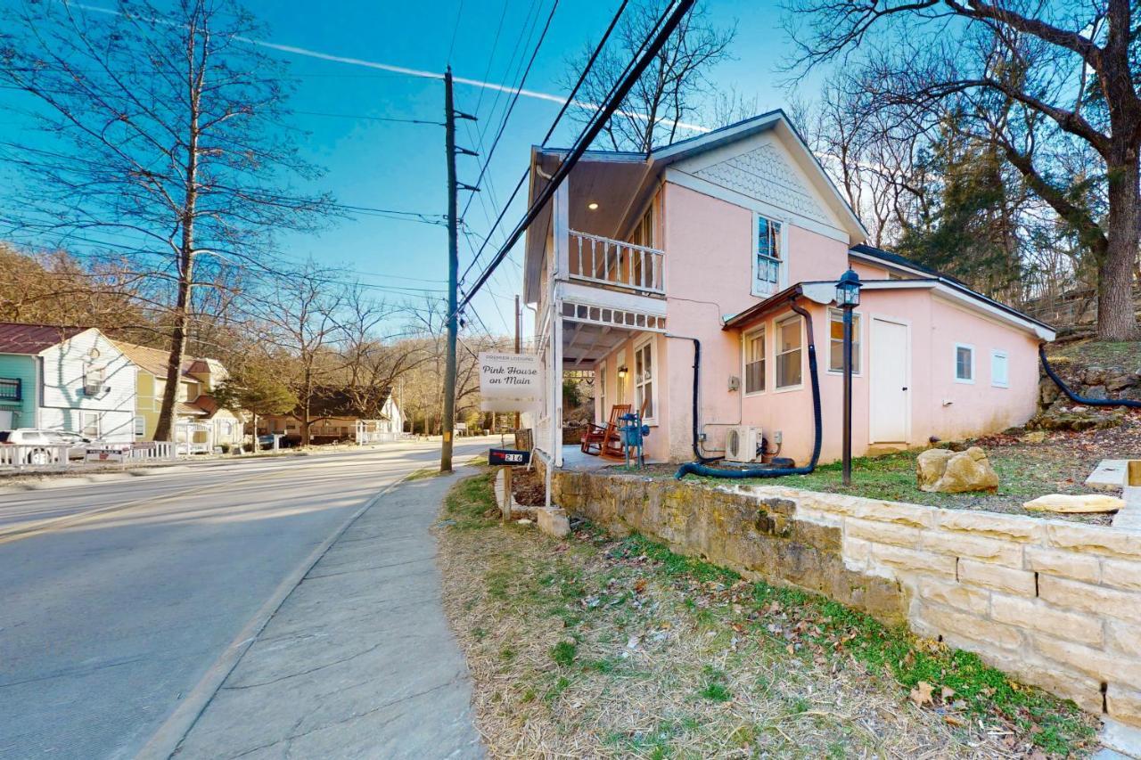 The Pink House On Main - Lower Eureka Springs Kültér fotó